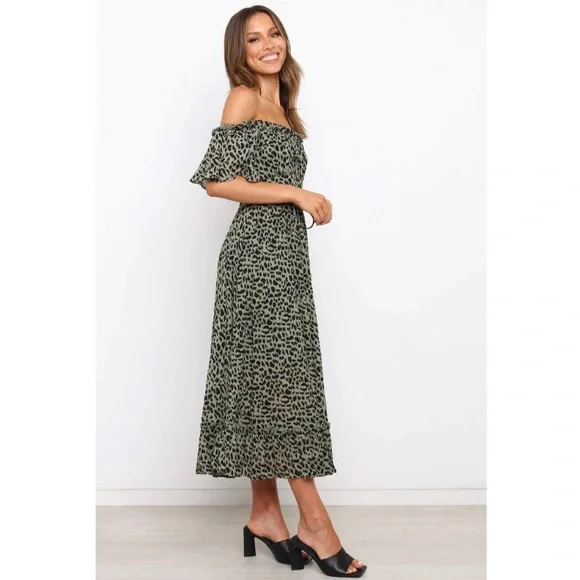 Petal & Pup Remy Dress Emerald Size 8 Animal Print Off The Shoulder Ruffle Midi - Picture 2 of 15